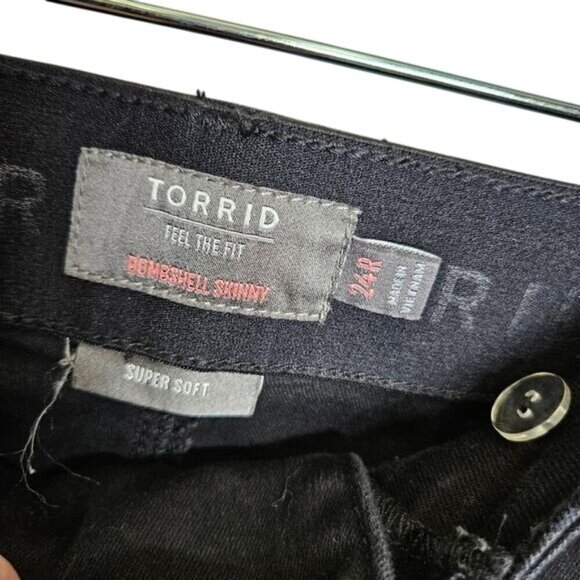 Torrid Black‎ Bombshell Skinny Lace-Up Jeans 24R - Picture 3 of 13
